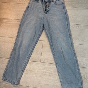 Hollister curvy ultra high rise mom jean! Vintage stretch!